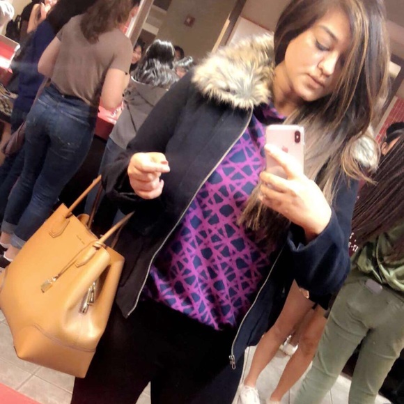 Meet your Posher, Ash - Picture 2 of 2